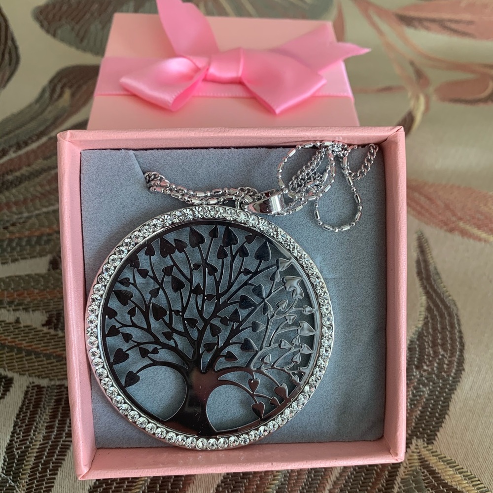 Necklace - Picture 2 of 5